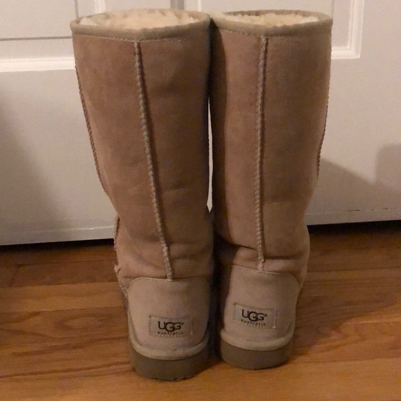 Uggs - Picture 3 of 3
